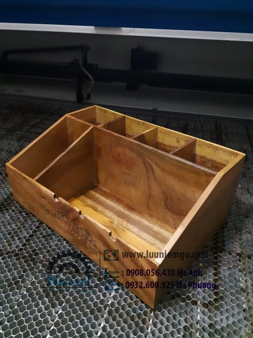 hộp bút để bàn 14